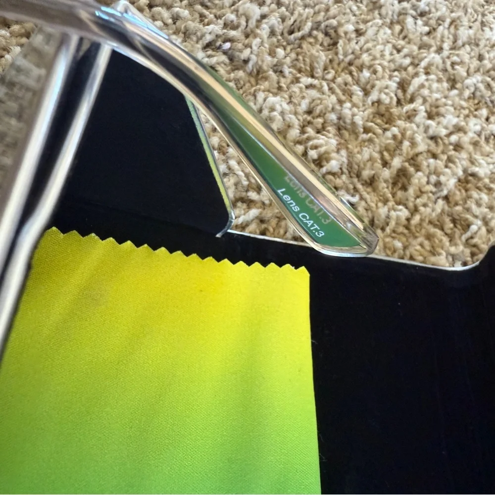 QUAY High Profile Sunglasses NWOT - Picture 10 of 10